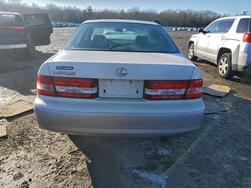 2001 LEXUS ES 300 #3318998379