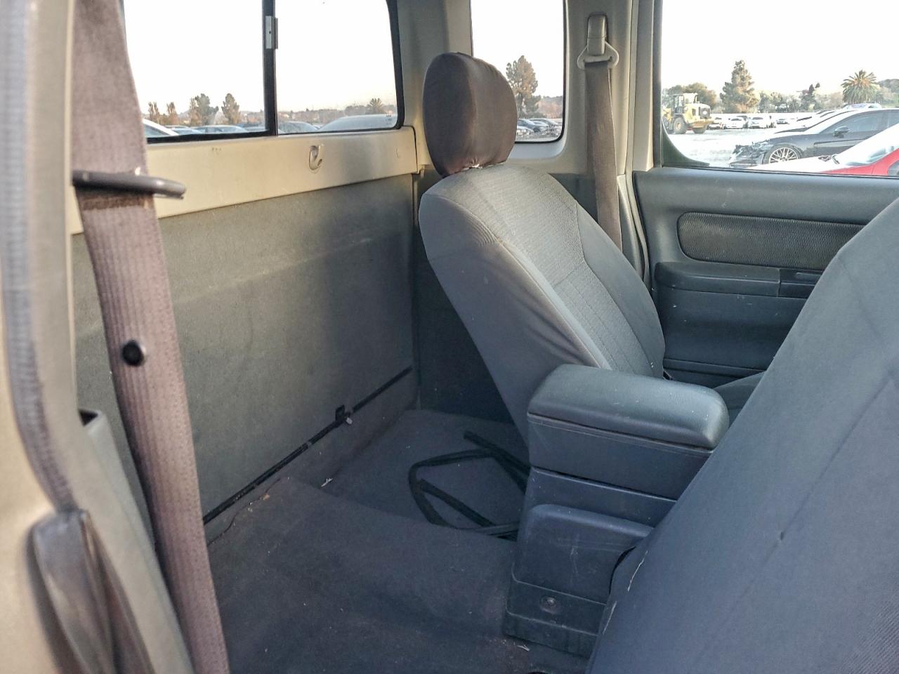 Lot #3318014483 2004 NISSAN FRONTIER K