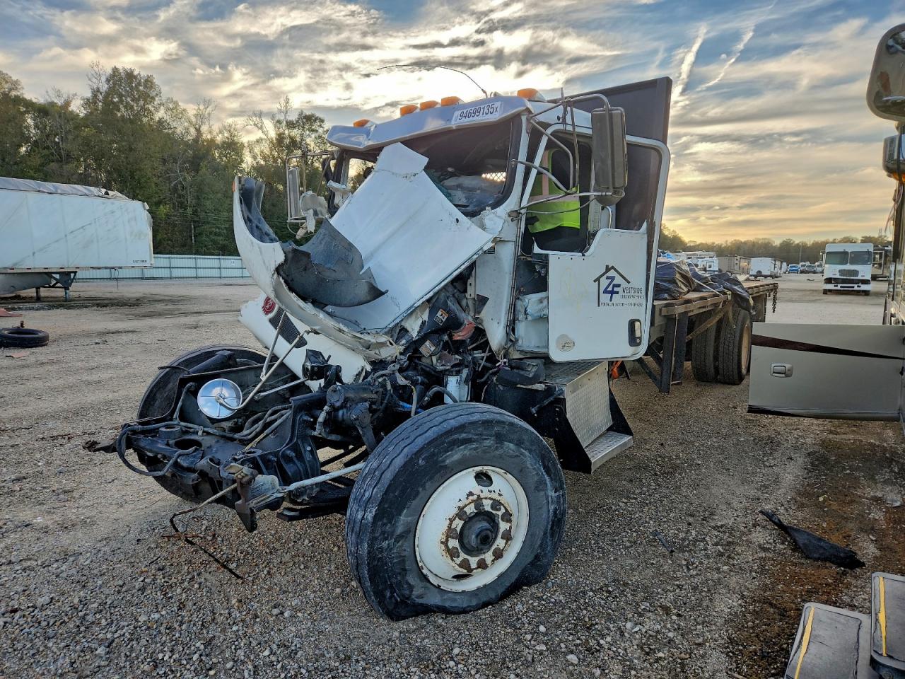 Lot #3304536440 2020 KENWORTH T680