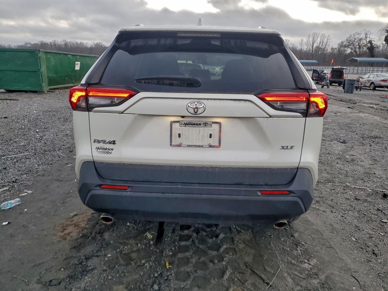TOYOTA RAV4 XLE PREMIUM