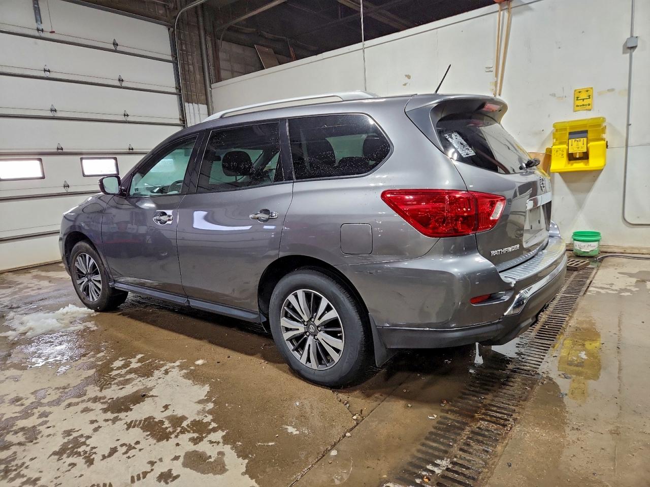 Lot #3309201639 2017 NISSAN PATHFINDER