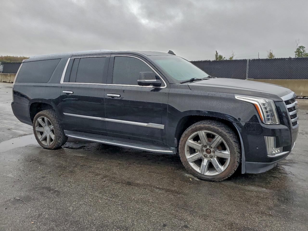 CADILLAC ESCALADE ESV LUXURY