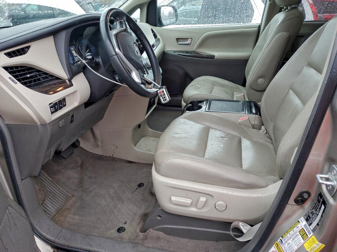 TOYOTA SIENNA XLE