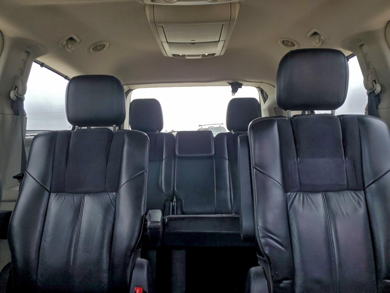 CHRYSLER TOWN & COUNTRY LIMITED