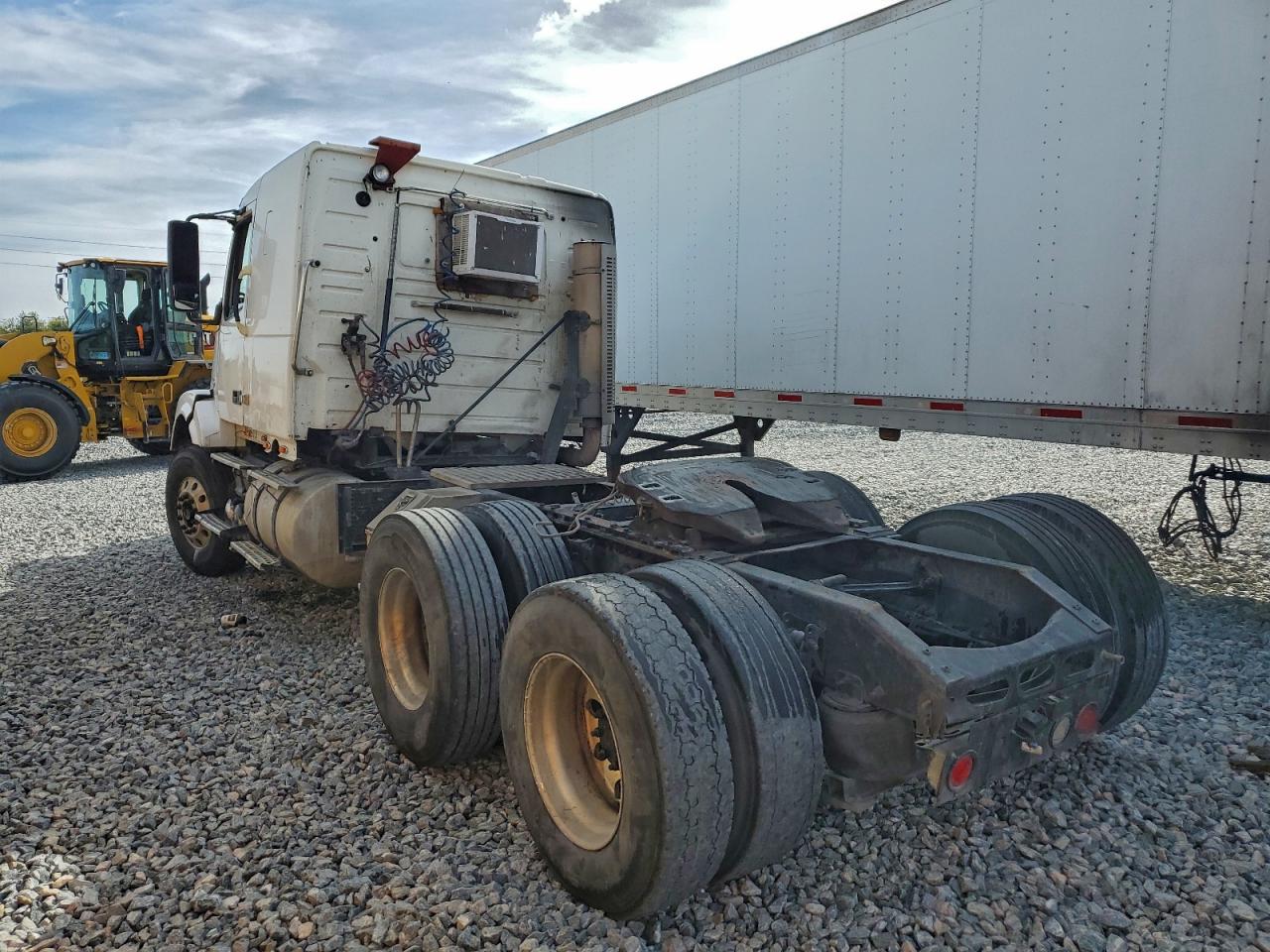 Lot #3311582796 2005 VOLVO VNL