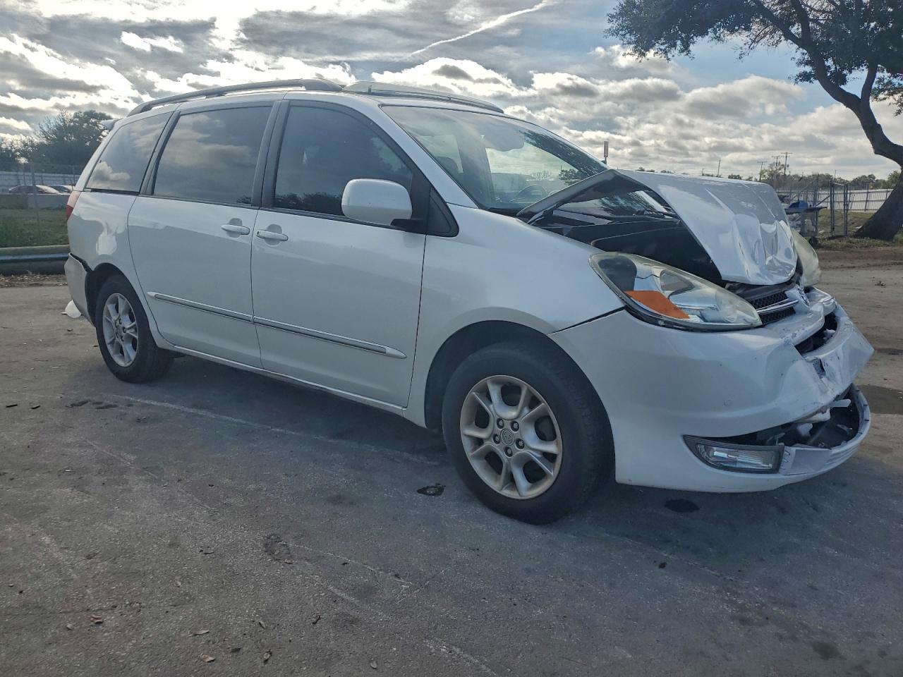 Lot #3309527591 2004 TOYOTA SIENNA XLE