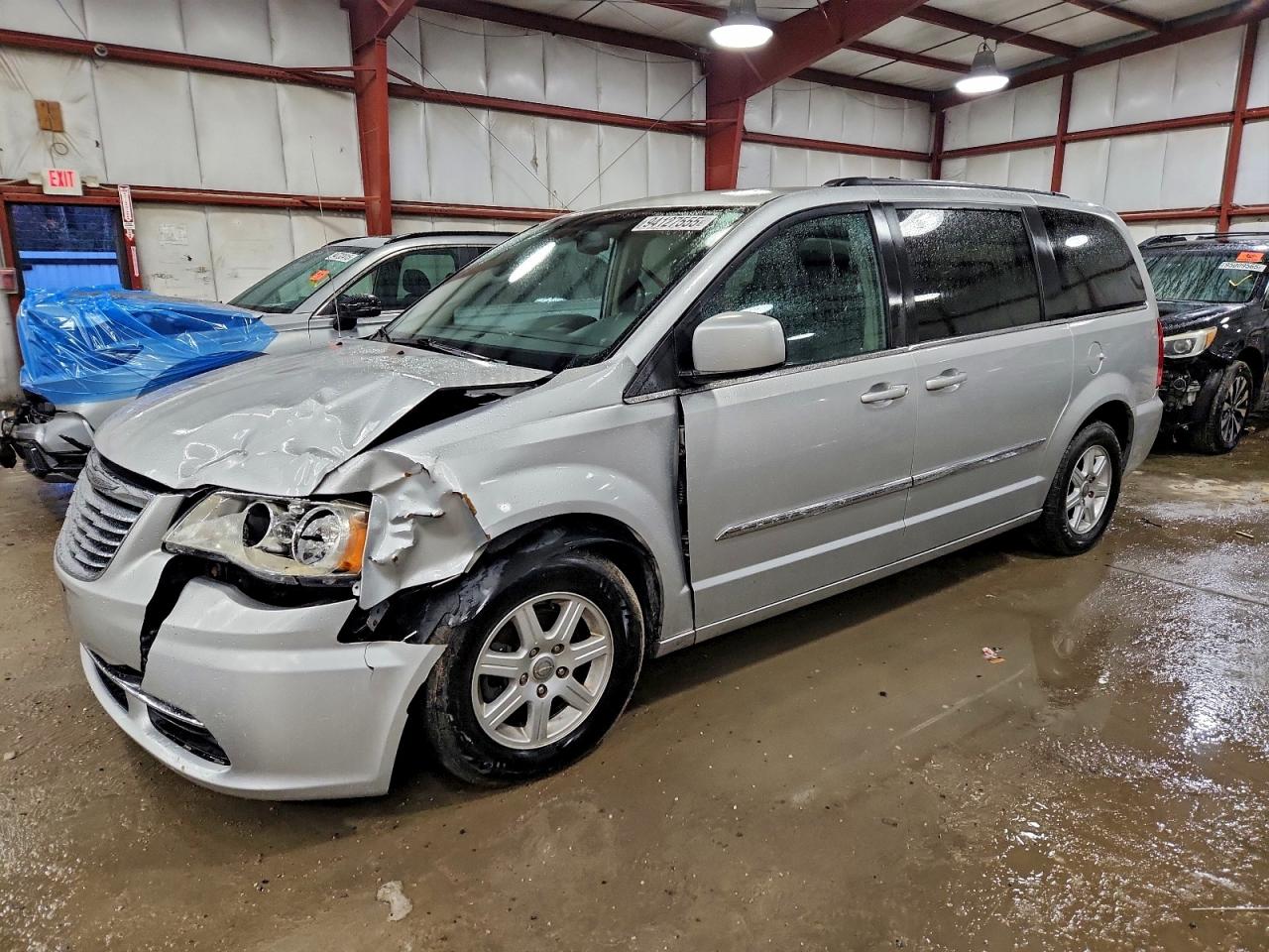 CHRYSLER TOWN & COUNTRY TOURING