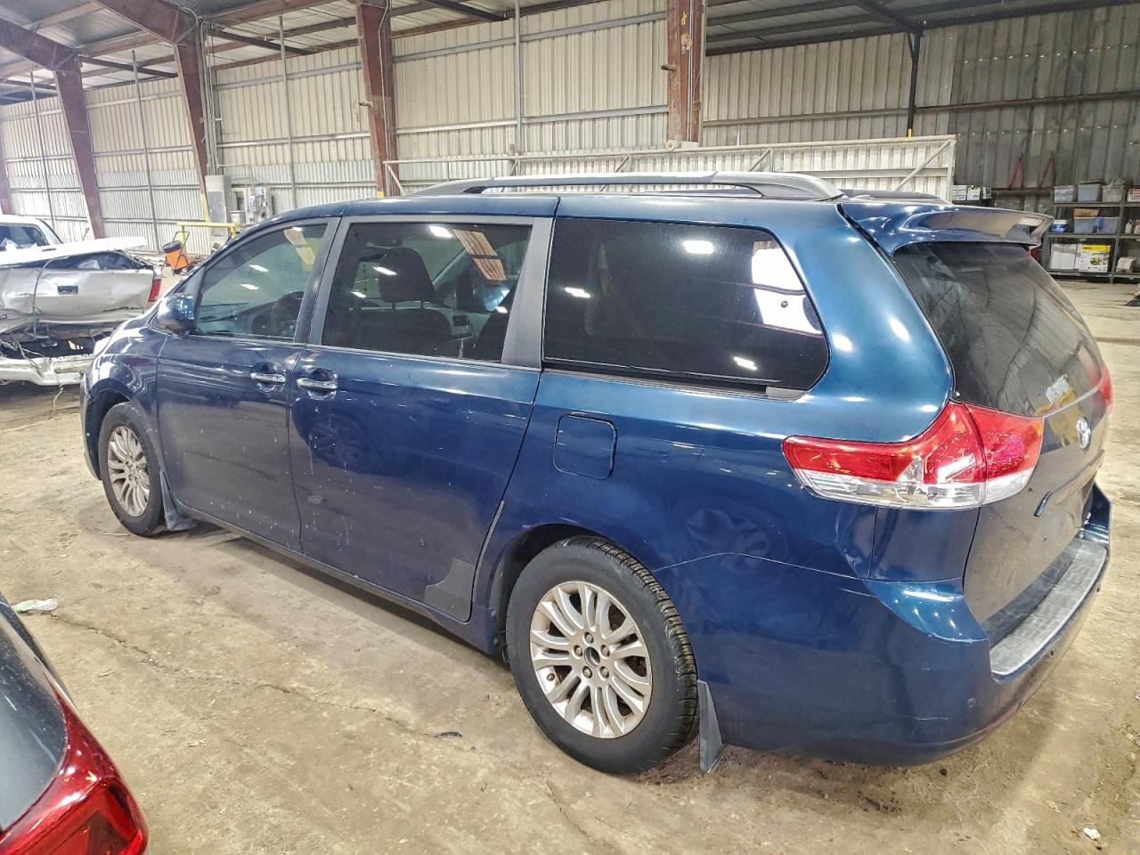 Lot #3318891920 2011 TOYOTA SIENNA XLE