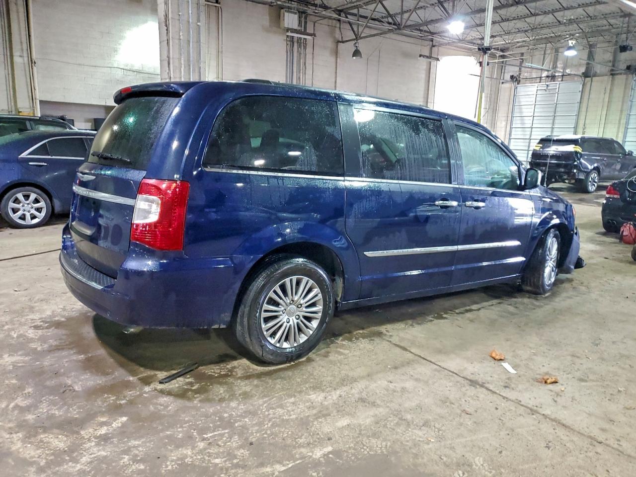 CHRYSLER TOWN & COUNTRY TOURING L