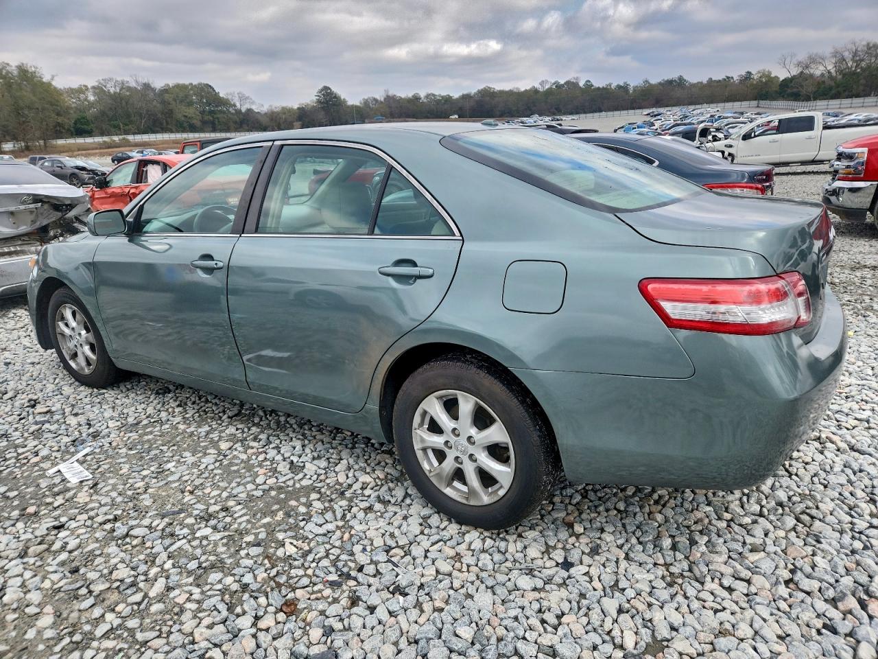 TOYOTA CAMRY BASE