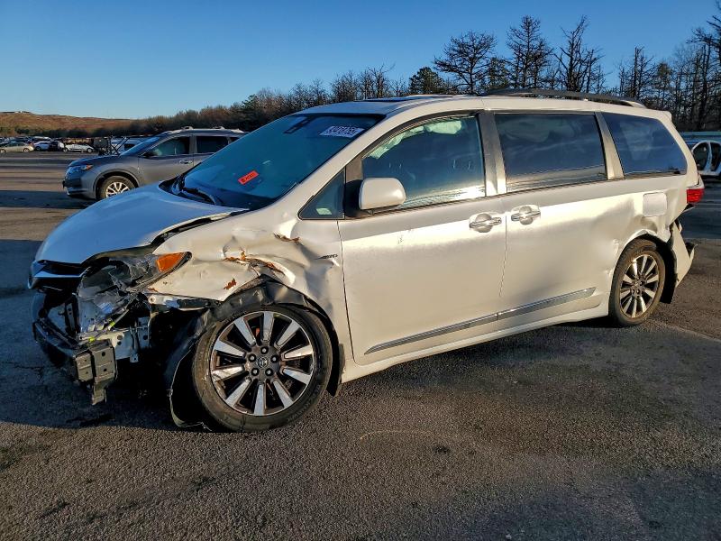 2019 TOYOTA SIENNA XLE #3309507569