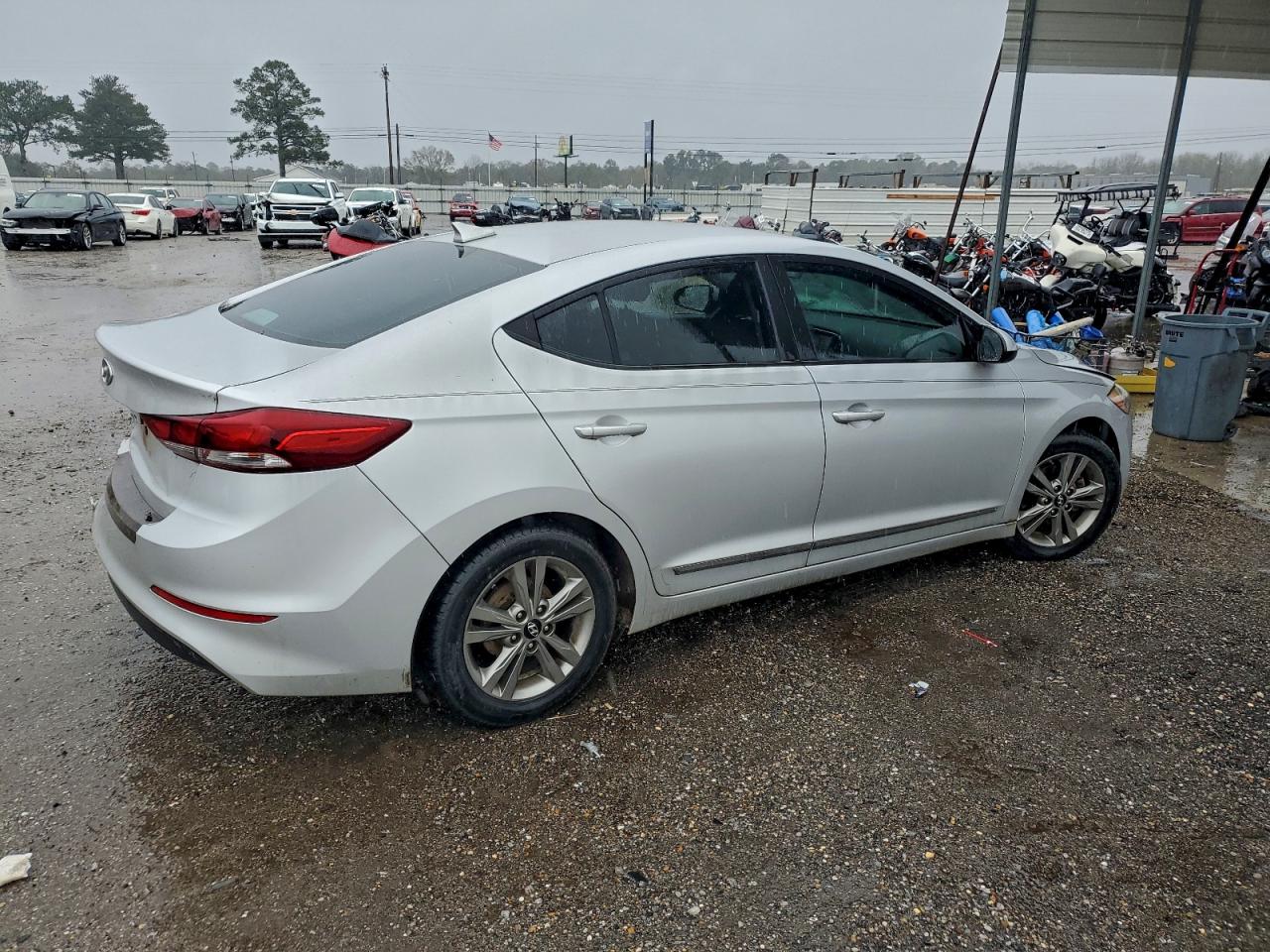 HYUNDAI ELANTRA SE