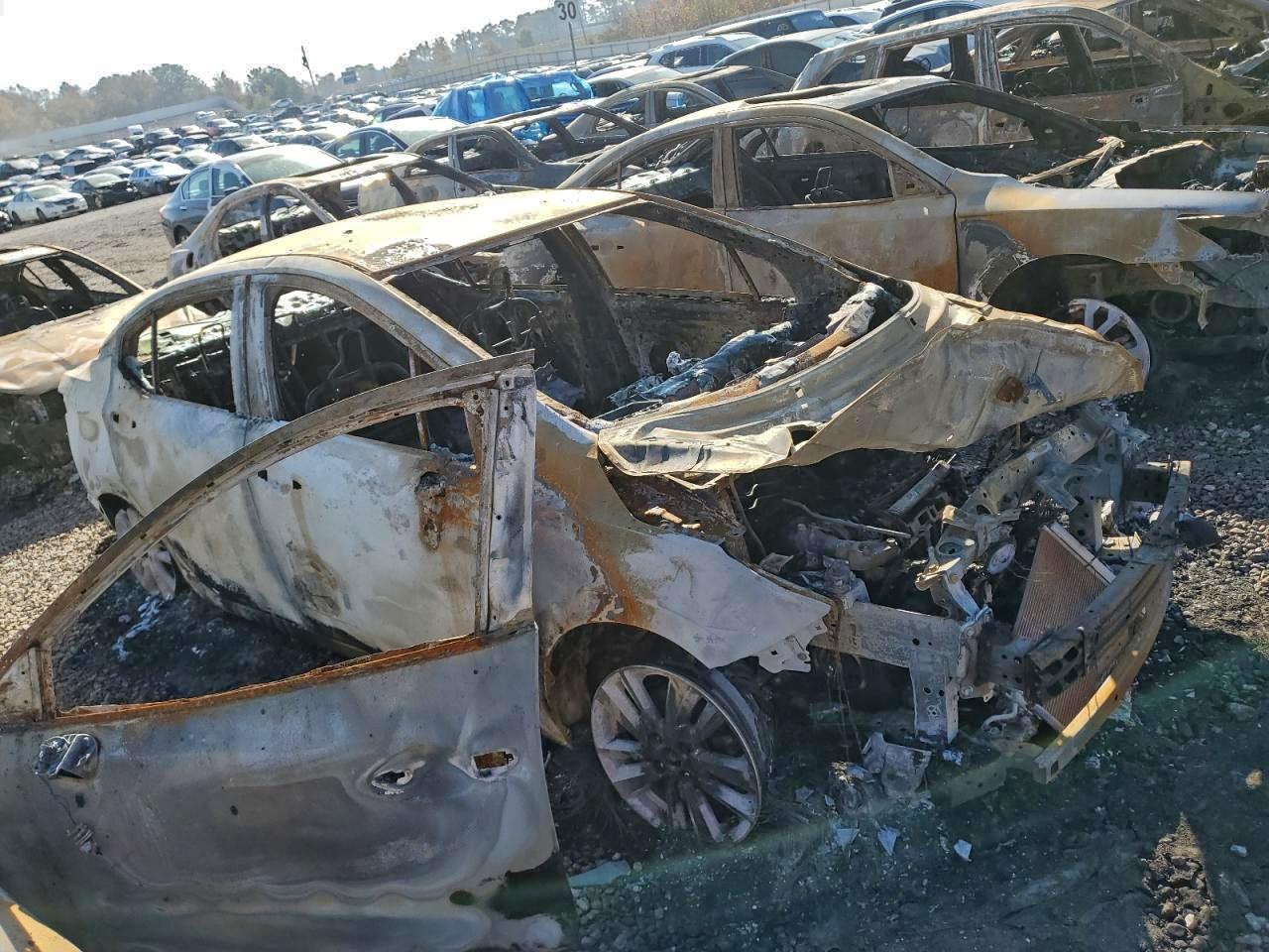 Lot #3317945953 2021 NISSAN VERSA SV