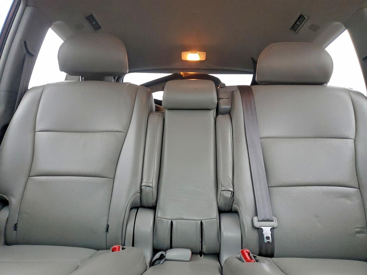 TOYOTA HIGHLANDER BASE