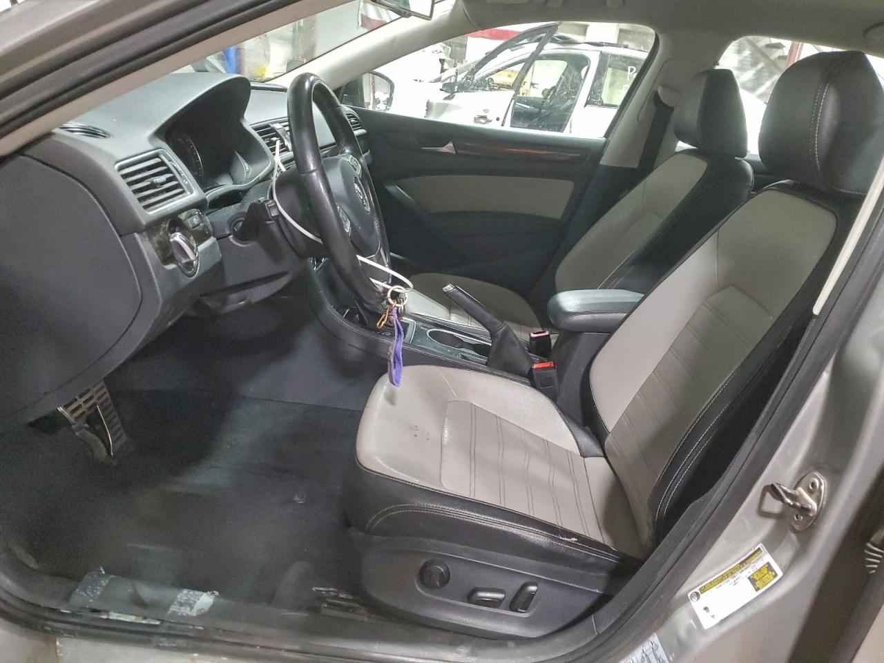 VOLKSWAGEN PASSAT SE