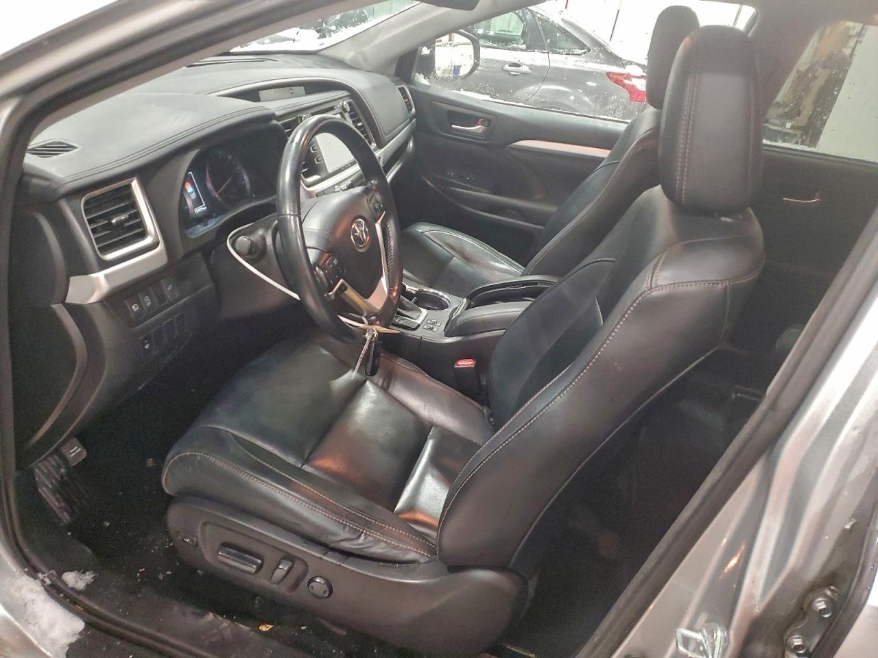 TOYOTA HIGHLANDER SE