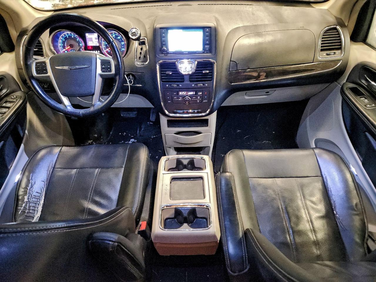 Lot #3315512357 2012 CHRYSLER TOWN & COU