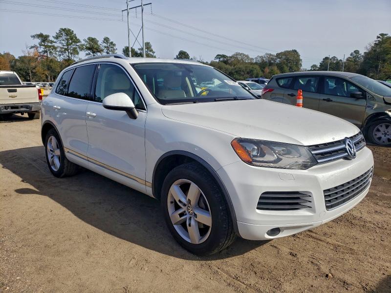 2014 VOLKSWAGEN TOUAREG V6 #3317723088