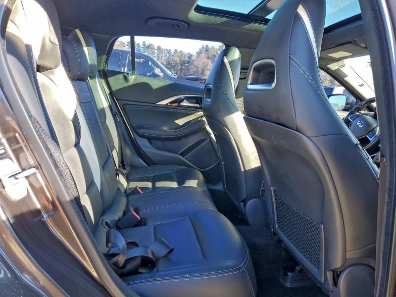 2017 INFINITI QX30 BASE #3311464247