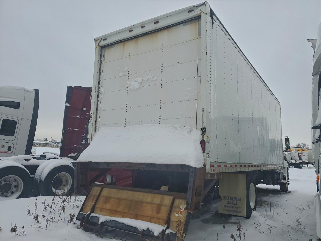 Lot #3312402120 2017 HINO 268