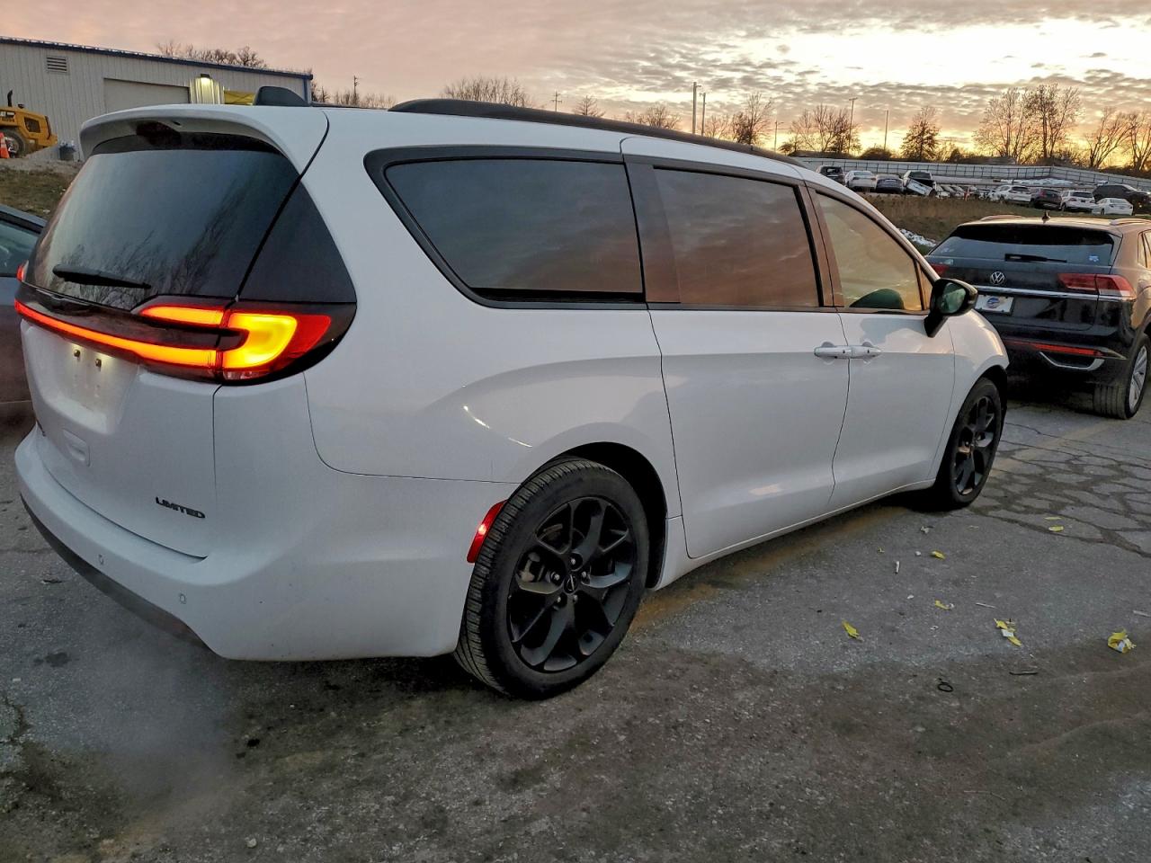 CHRYSLER PACIFICA LIMITED