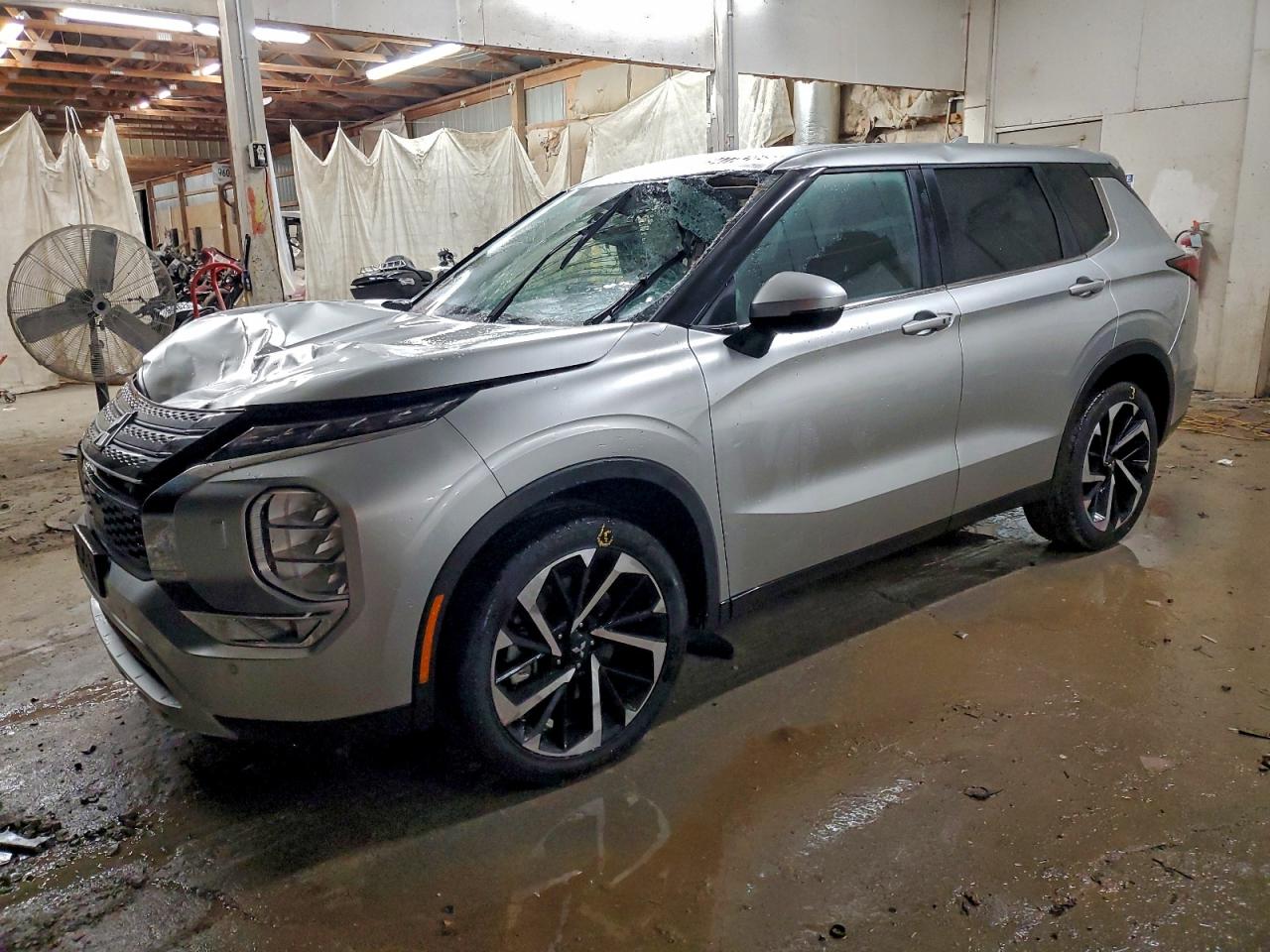 MITSUBISHI OUTLANDER SE