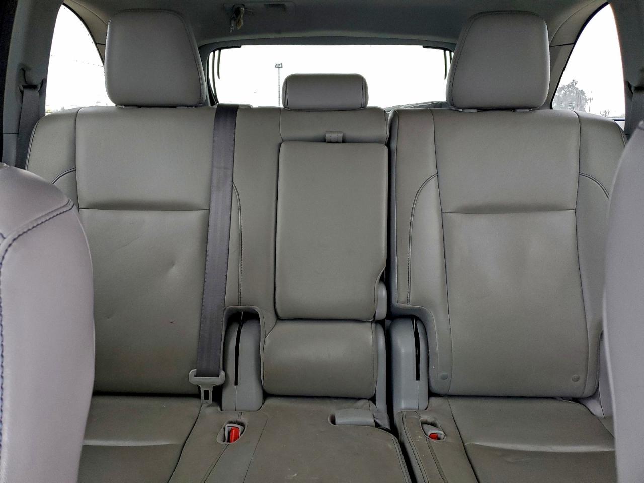 Lot #3311873187 2016 TOYOTA HIGHLANDER