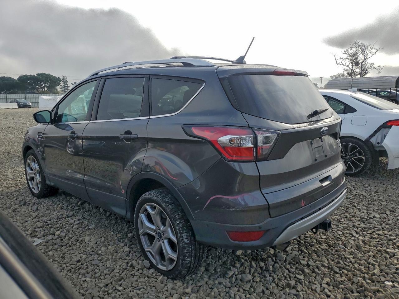 FORD ESCAPE TITANIUM
