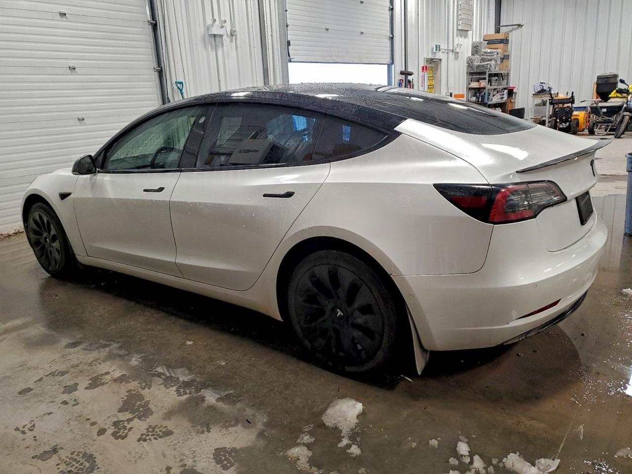 TESLA MODEL 3