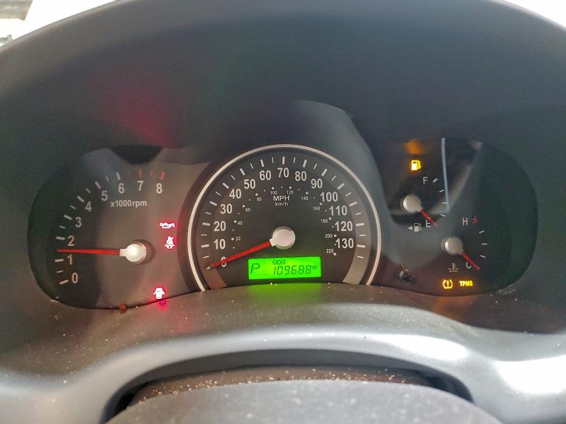 2010 KIA SEDONA LX #3317779078