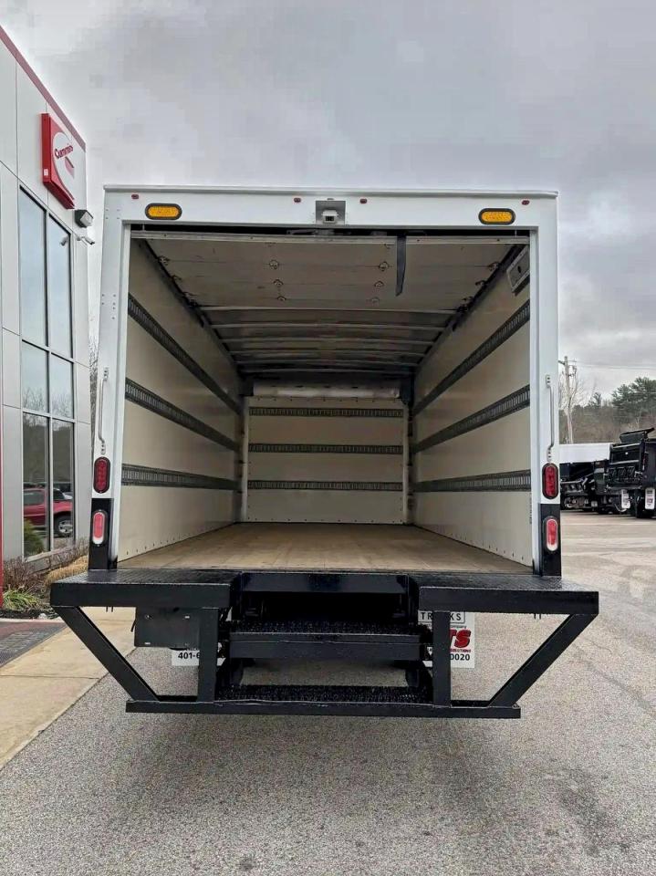 Lot #3316737446 2019 HINO 195