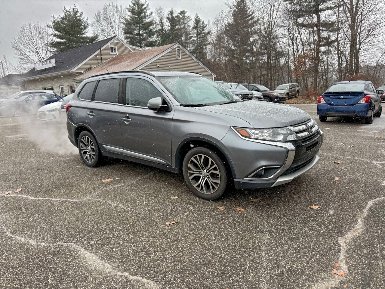 MITSUBISHI OUTLANDER SE