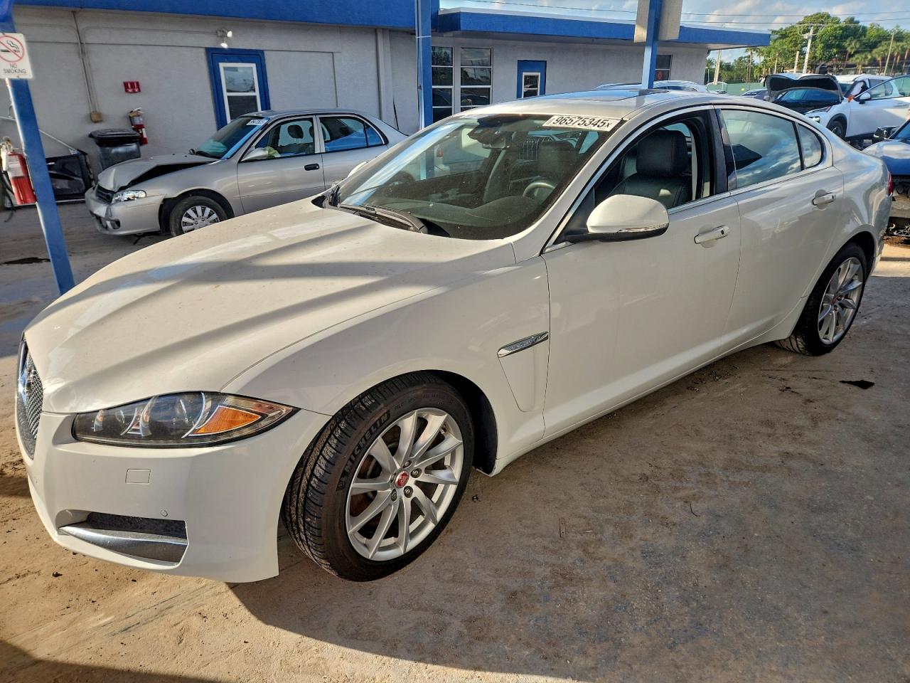JAGUAR XF 2.0T PREMIUM