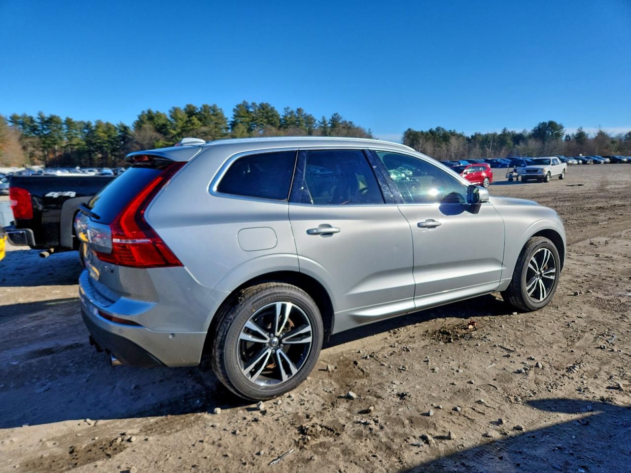 VOLVO XC60 T6 MOMENTUM