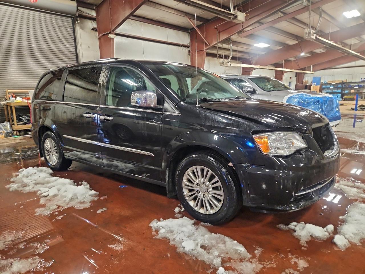 CHRYSLER TOWN & COUNTRY TOURING L