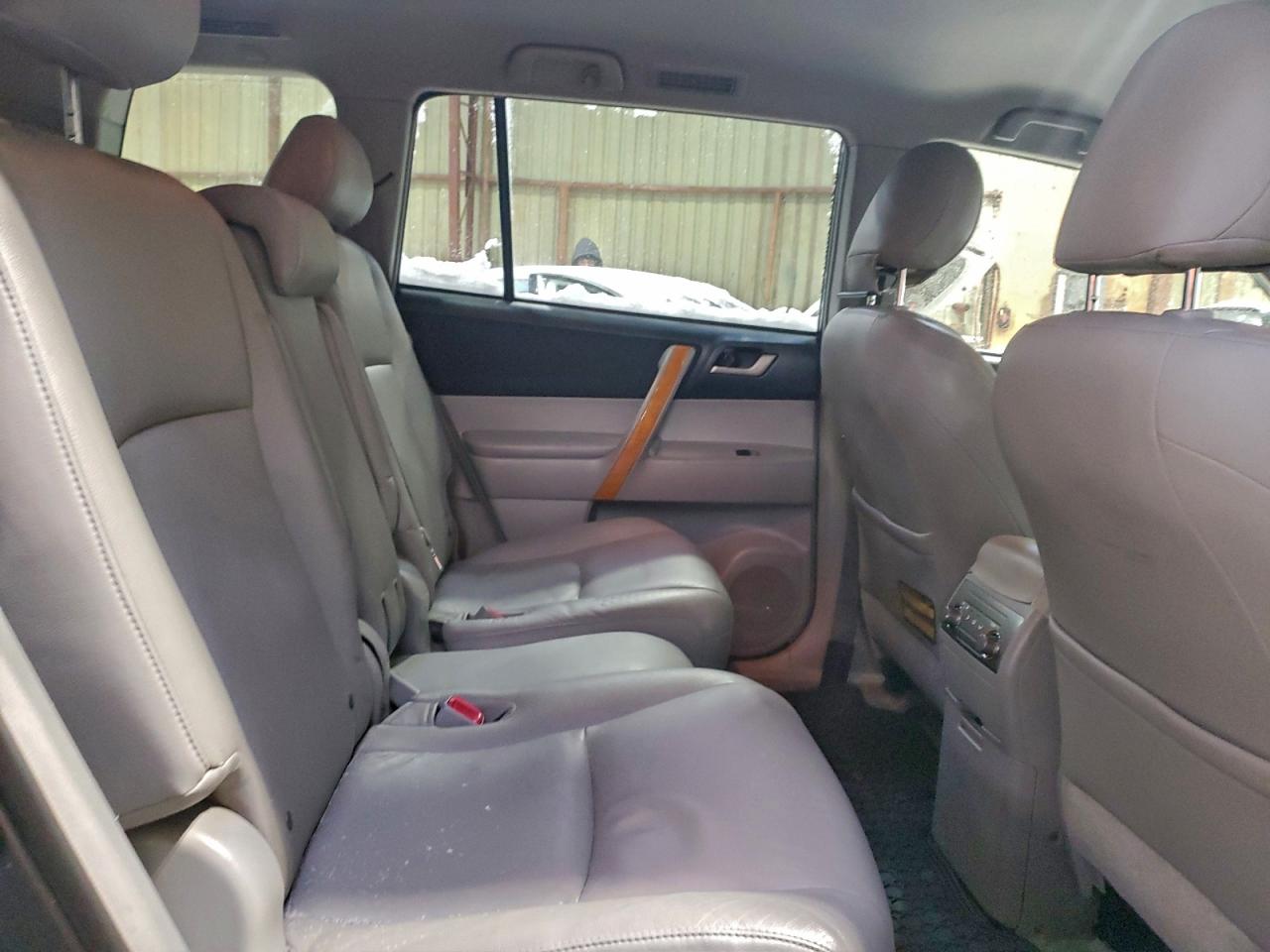 TOYOTA HIGHLANDER HYBRID