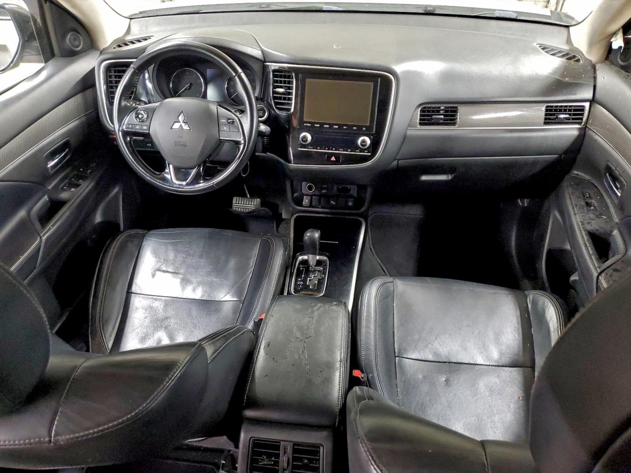 MITSUBISHI OUTLANDER SE