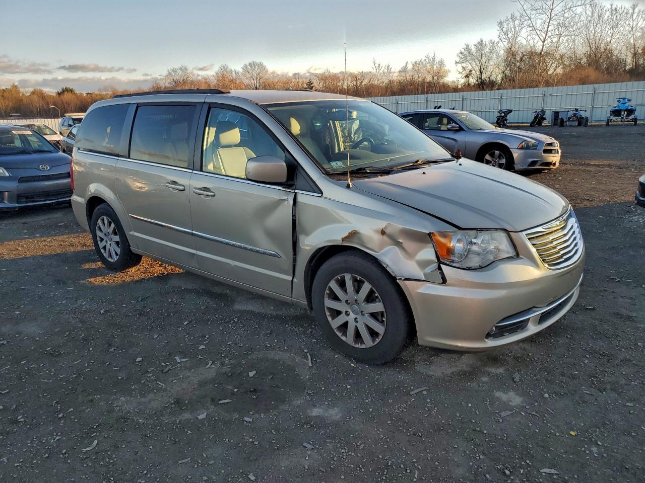 Lot #3311750717 2013 CHRYSLER TOWN & COU