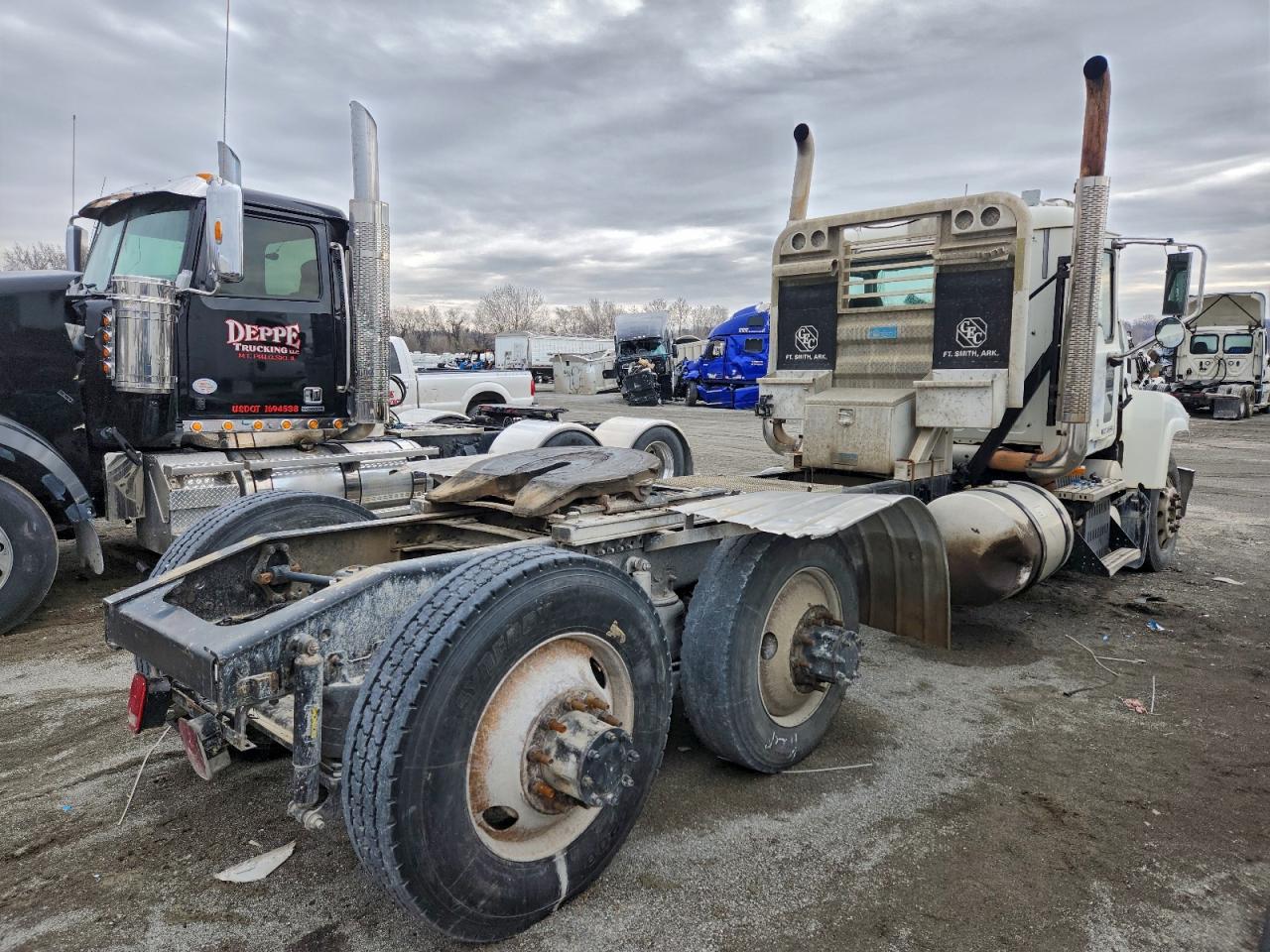 Lot #3315671772 2009 MACK UNKNOWN