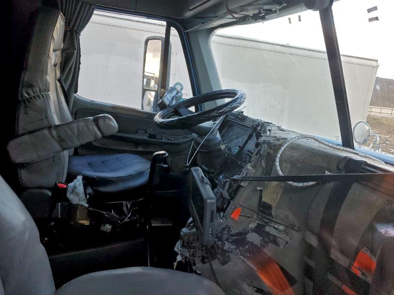 2004 FREIGHTLINER CONVENTION #3311666217