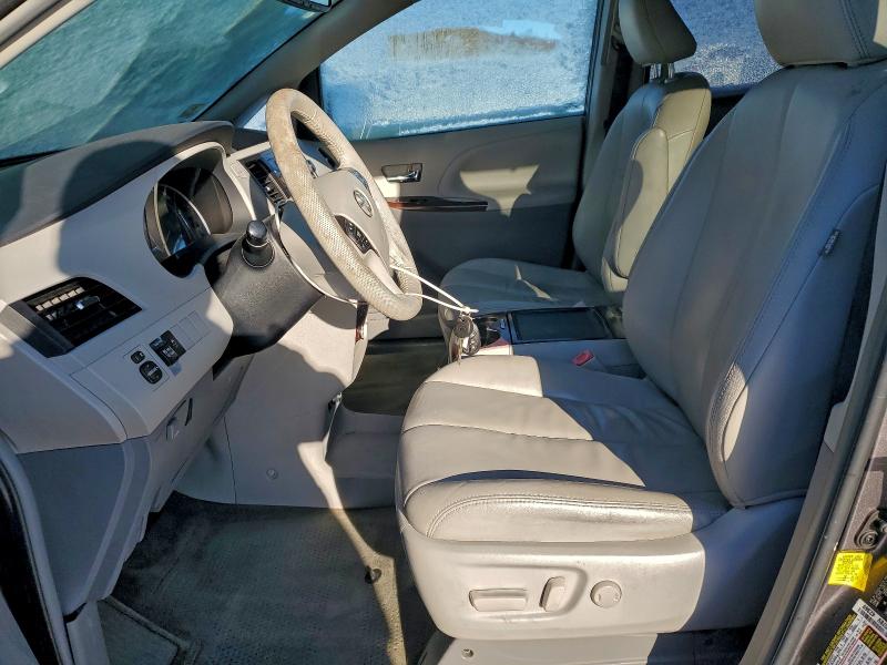 2013 TOYOTA SIENNA XLE #3303658962