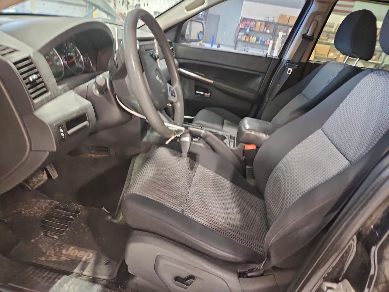 JEEP GRAND CHEROKEE LAREDO