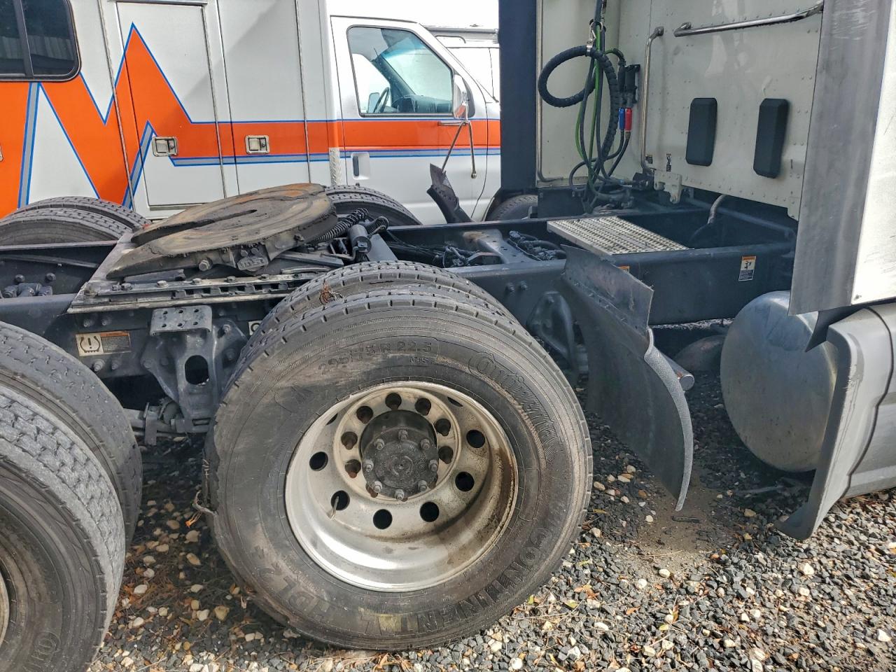 Lot #3309247617 2021 PETERBILT 579