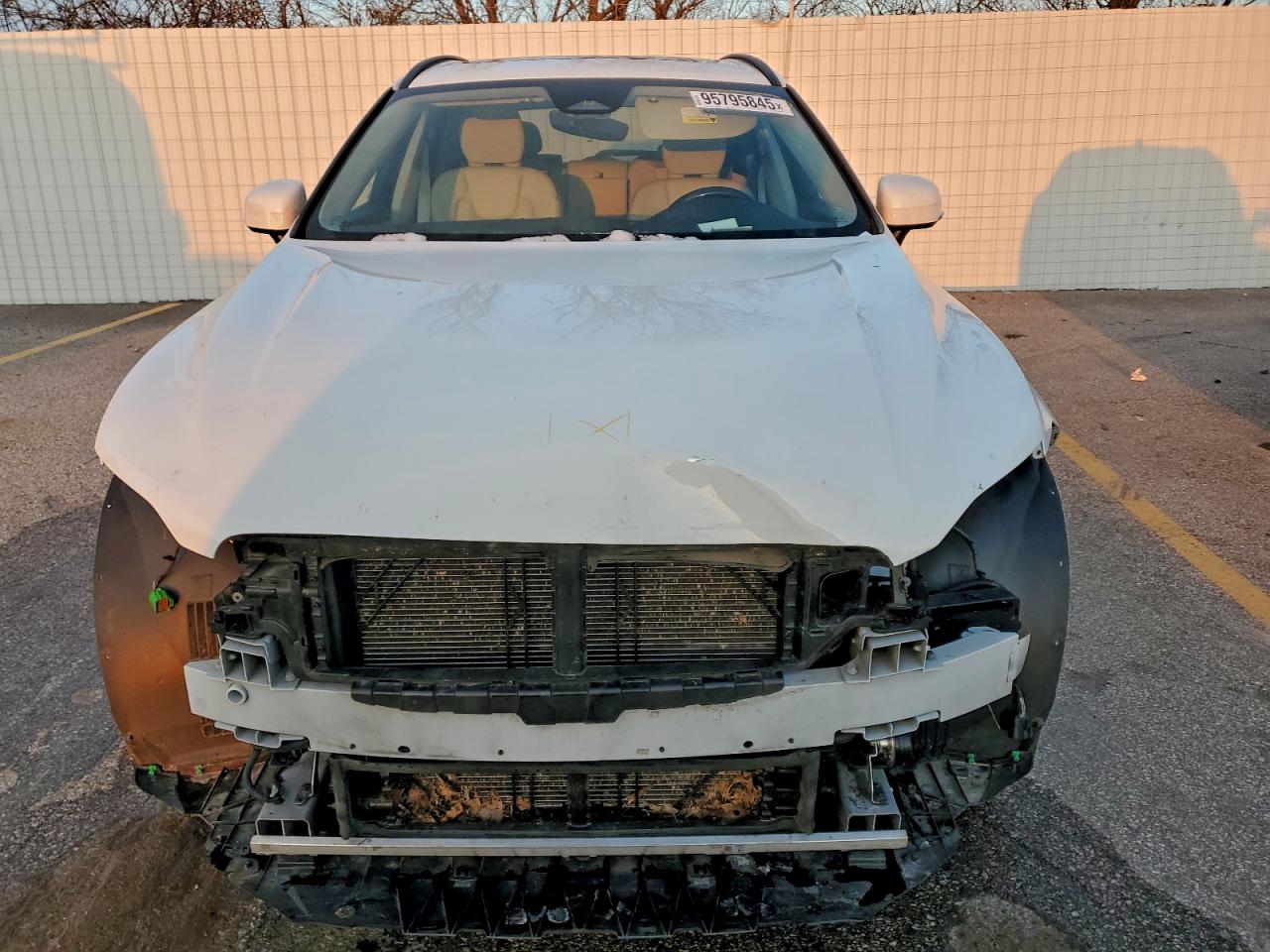 Lot #3308211156 2022 VOLVO XC60 B5 MO