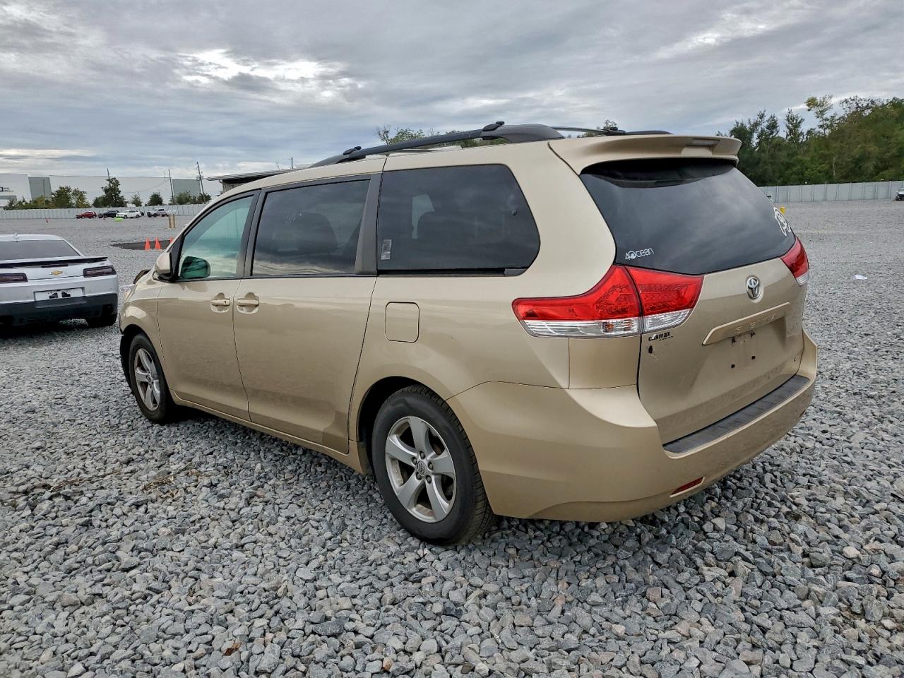 Lot #3301829380 2013 TOYOTA SIENNA LE