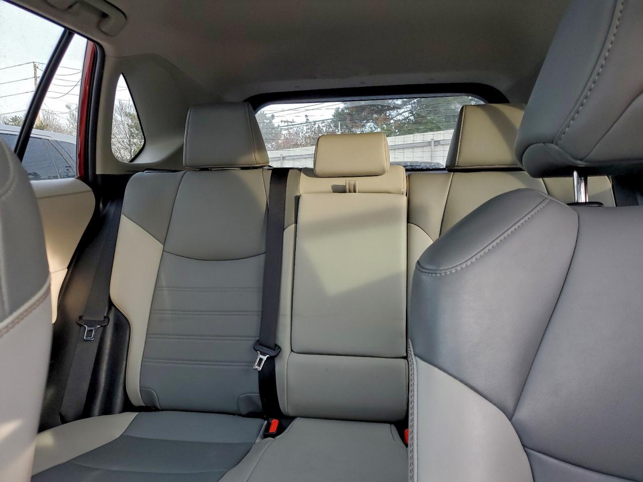 TOYOTA RAV4 XLE PREMIUM