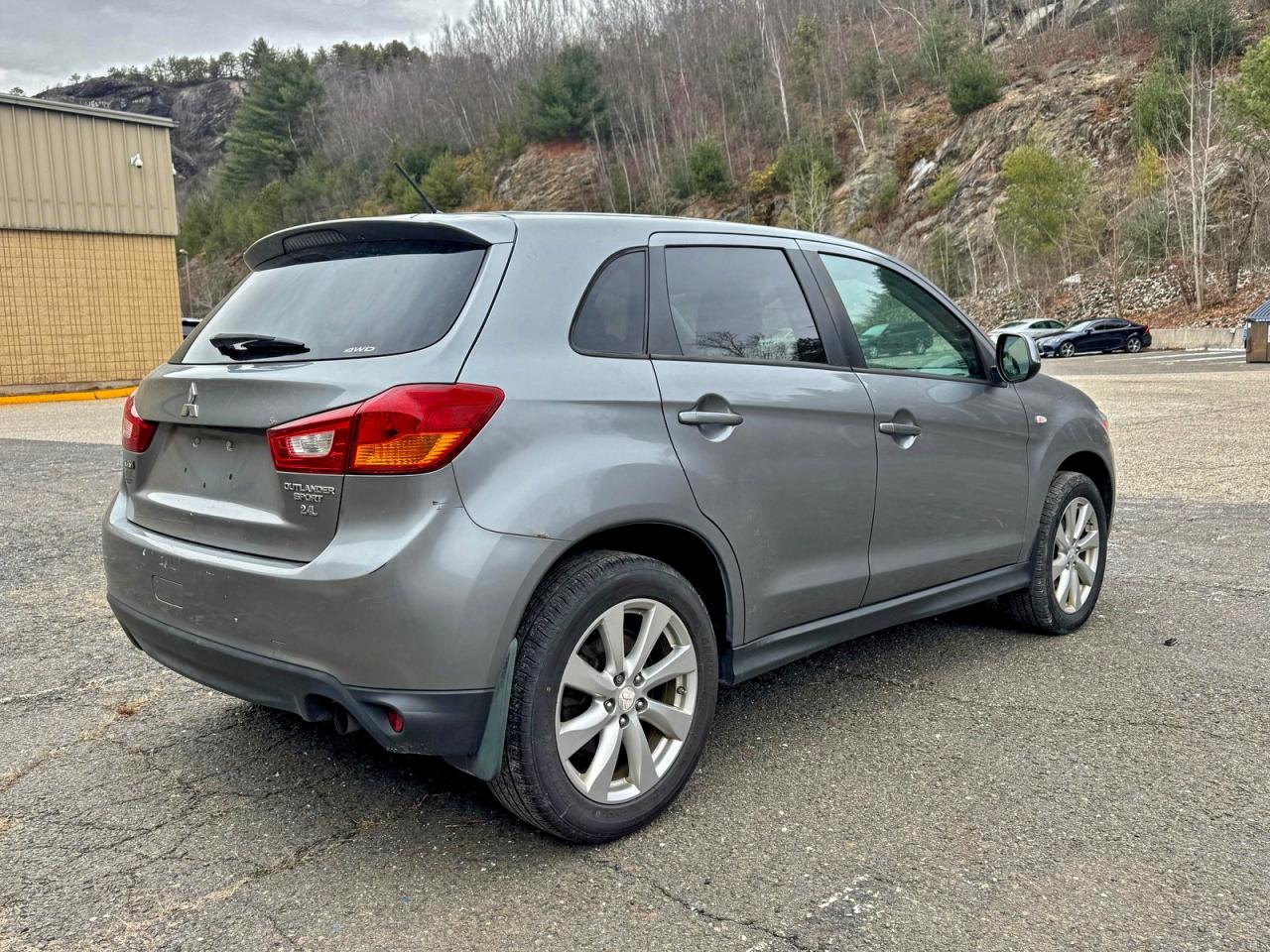 MITSUBISHI OUTLANDER ES