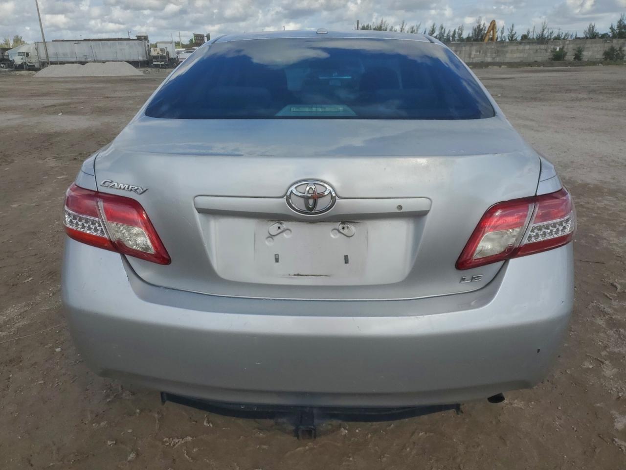 TOYOTA CAMRY BASE
