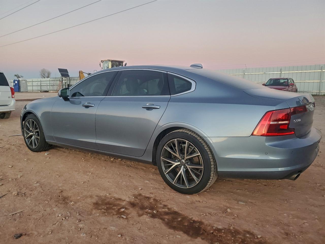 VOLVO S90 T5 MOMENTUM