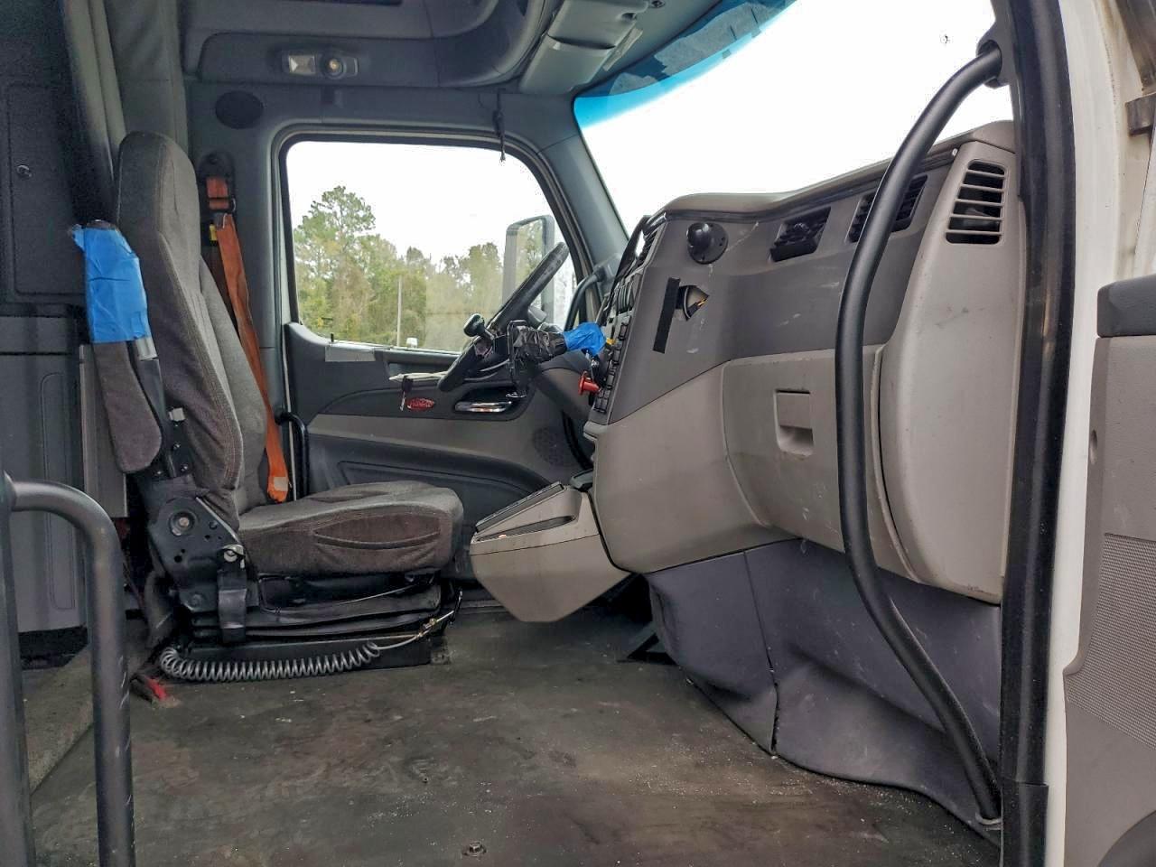 Lot #3316767431 2017 PETERBILT 579